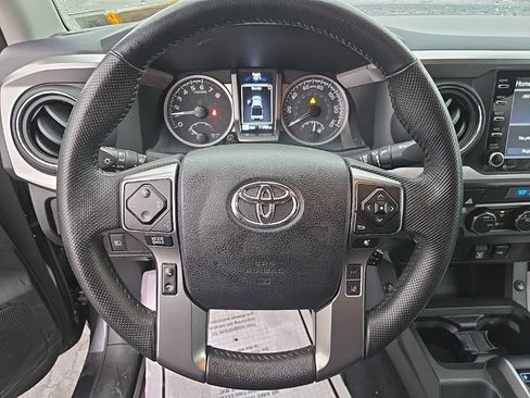 Used 2022 Toyota Tacoma SR5 AWD/4WD image 18