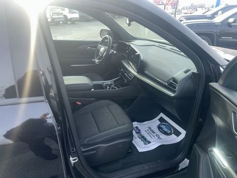 Used 2025 Chevrolet Traverse LT image 28