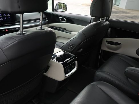 Certified 2024 Kia Carnival SX Prestige FWD image 13
