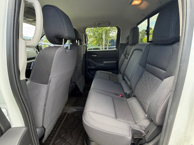 Used 2025 Nissan Frontier SV w/ SV Convenience Package AWD/4WD image 4