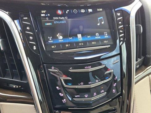 Used 2020 Cadillac Escalade ESV Premium Luxury AWD/4WD image 27