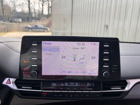 Used 2021 Toyota Sienna XLE image 25