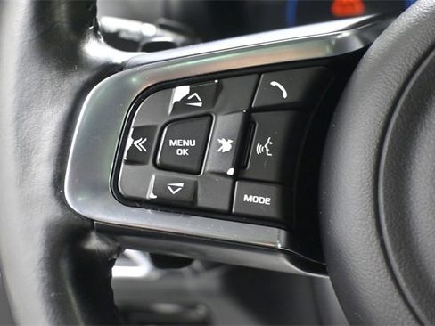 Used 2017 Jaguar F-PACE R-Sport image 23