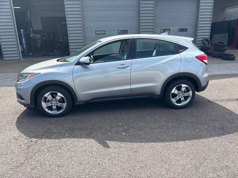 Used 2020 Honda HR-V LX image 3