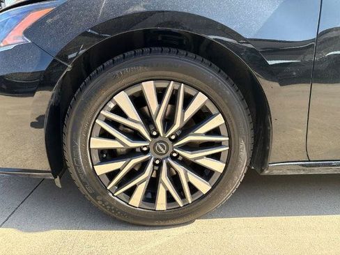 Certified 2025 Nissan Altima 2.5 SV FWD image 3