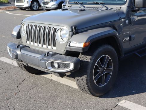 Used 2023 Jeep Wrangler Unlimited Sahara AWD/4WD image 6