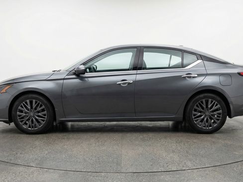 Used 2025 Nissan Altima 2.5 SV image 5