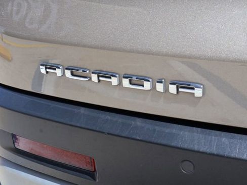 Certified 2022 GMC Acadia SLT w/ Technology Package image 8