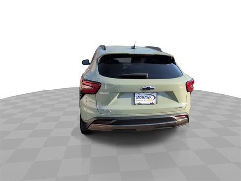 Used 2024 Chevrolet Trax ACTIV w/ Sunroof Package image 7