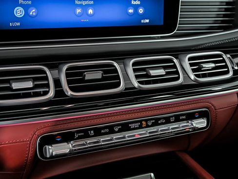 Used 2025 Mercedes-Benz Maybach GLS 600 4MATIC image 36