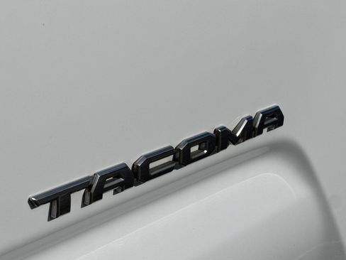 Used 2019 Toyota Tacoma TRD Off-Road w/ Technology Package RWD image 28