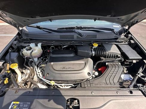 Used 2020 Chrysler Pacifica Limited w/ Advanced Safetytec Group FWD image 14