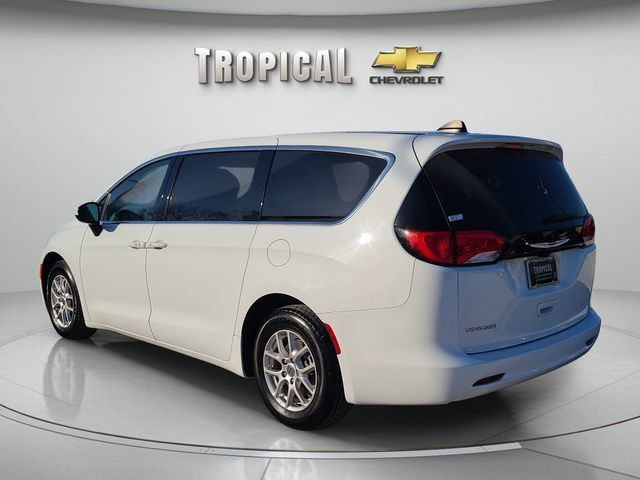 Used 2023 Chrysler Voyager LX FWD image 2