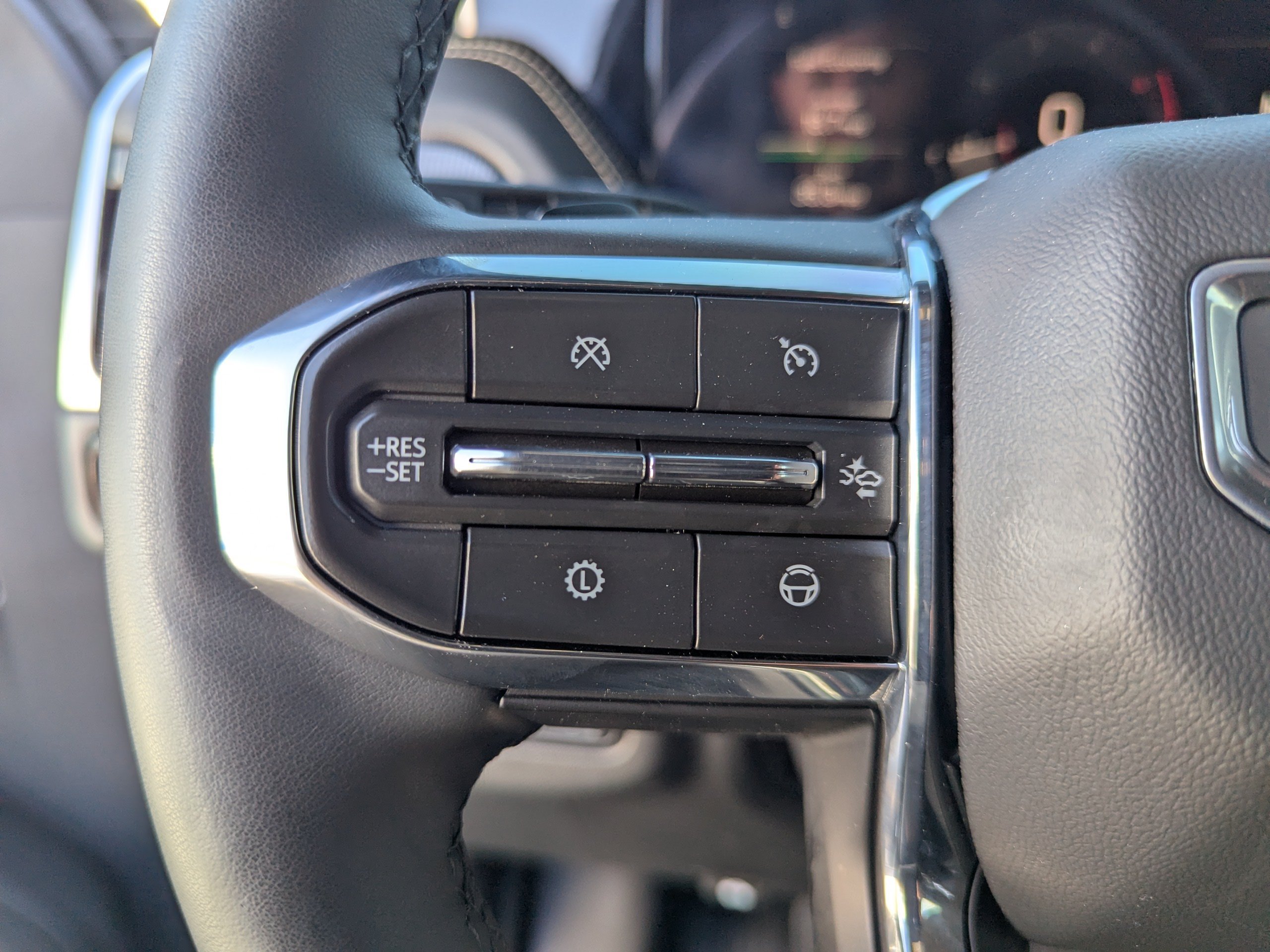 Used 2025 GMC Yukon Elevation AWD/4WD image 15
