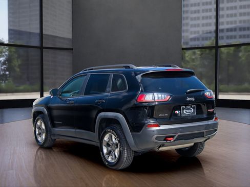 Used 2019 Jeep Cherokee Trailhawk image 4