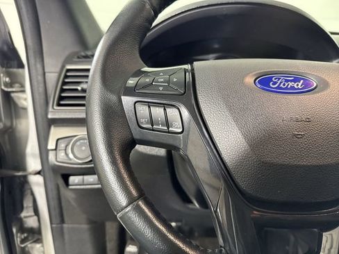 Used 2018 Ford Explorer XLT w/ Equipment Group 202A image 12