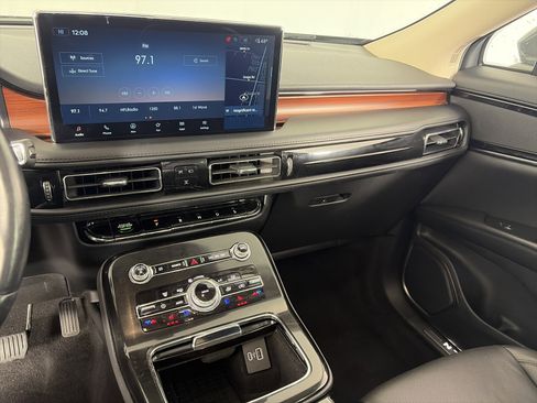 Used 2022 Lincoln Nautilus Reserve AWD/4WD image 4
