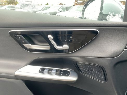 Used 2025 Mercedes-Benz GLC 300 4MATIC image 14