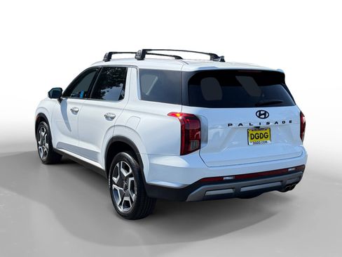 Used 2023 Hyundai Palisade SEL w/ Cargo Package FWD image 3
