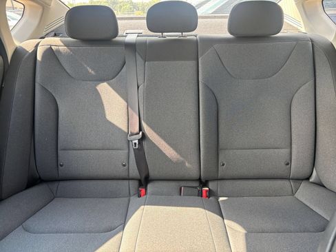 Used 2025 Kia K4 FWD image 32