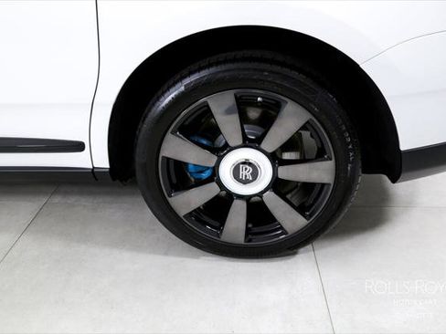 Certified 2023 Rolls-Royce Cullinan w/ Cullinan Package AWD/4WD image 44