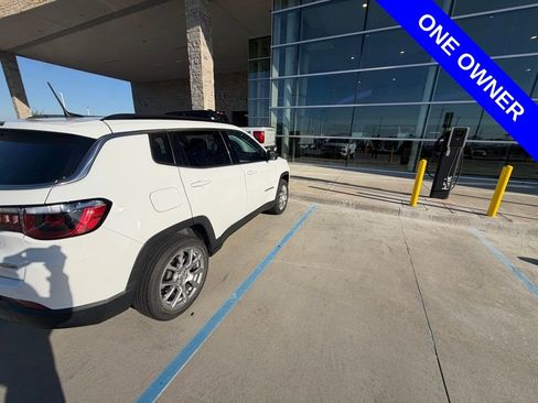 Used 2022 Jeep Compass Latitude image 6