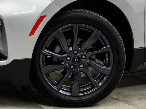 Used 2022 Chevrolet Equinox RS FWD image 3