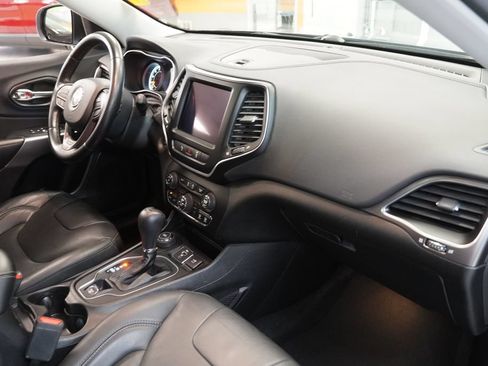 Used 2021 Jeep Cherokee Latitude Lux w/ Sun & Sound Group AWD/4WD image 28