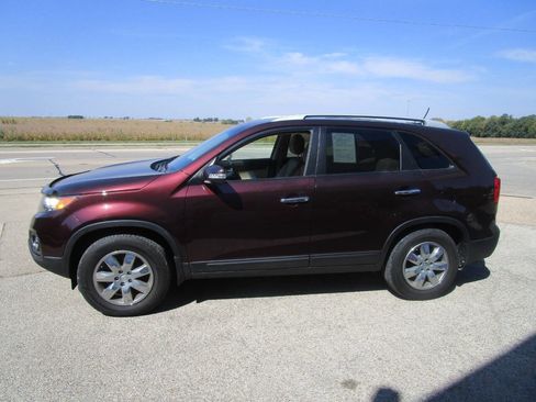 Used 2013 Kia Sorento LX w/ Convenience Pkg image 2
