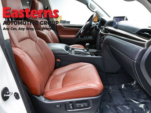 Used 2018 Lexus LX 570 4WD w/ Luxury Package image 29