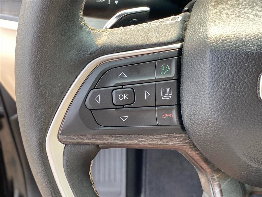 Used 2025 Jeep Grand Cherokee L Limited w/ Black Appearance Package AWD/4WD image 19