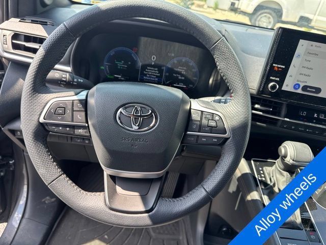 Used 2025 Toyota Sienna Limited AWD/4WD image 21