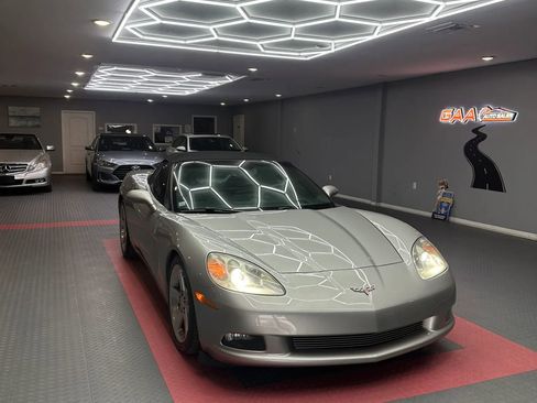 Used 2005 Chevrolet Corvette Convertible w/ Preferred Equipment Group RWD image 1