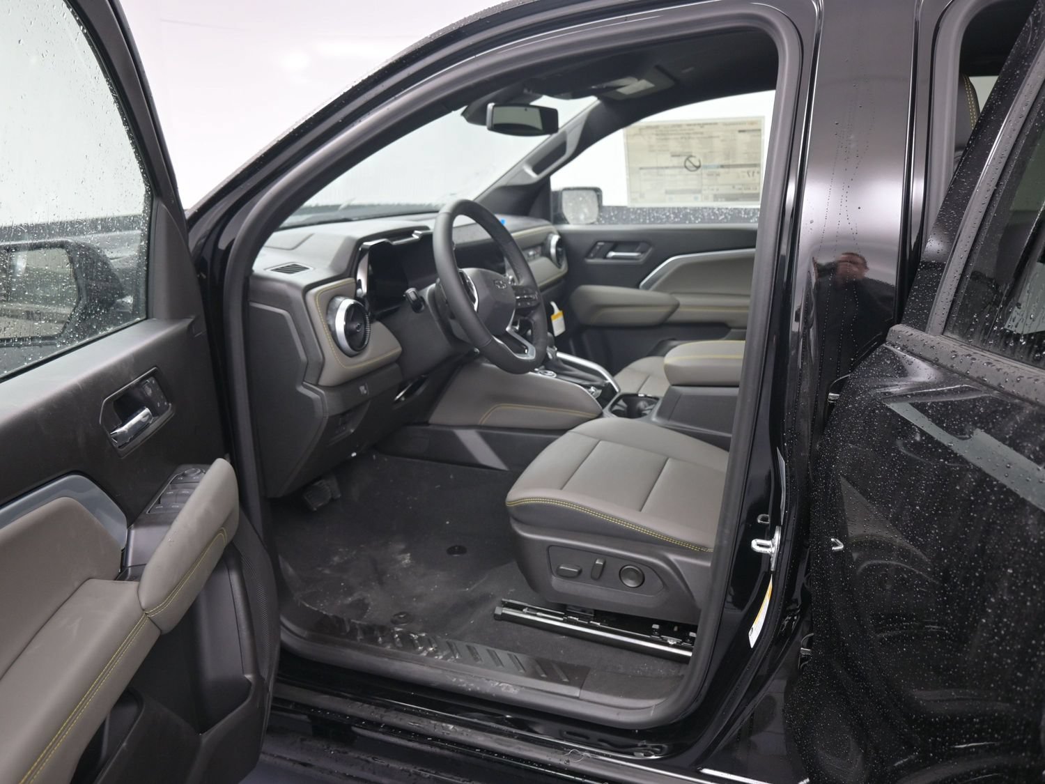 New 2026 Chevrolet Colorado ZR2 w/ Technology Package AWD/4WD image 16