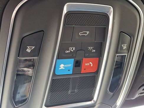 Certified 2024 Jeep Wagoneer L Series II w/ Flexible Seating Group image 31