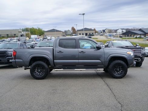 Used 2019 Toyota Tacoma SR w/ SR Convenience Package image 4