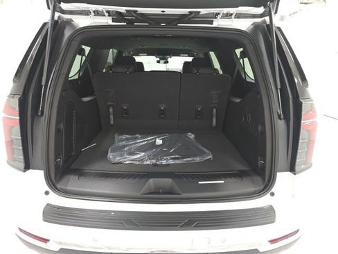 New 2026 Chevrolet Suburban LS image 25