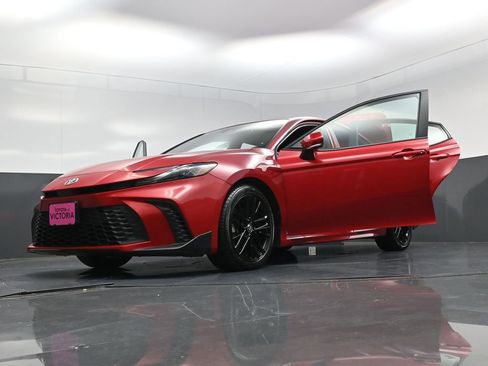 Used 2025 Toyota Camry SE FWD image 24