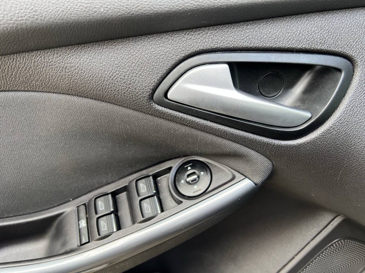 Used 2013 Ford Focus Titanium FWD image 27