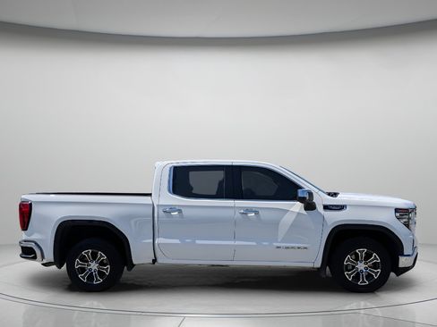 Used 2024 GMC Sierra 1500 SLT RWD image 9