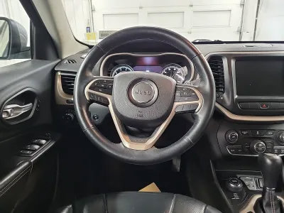 Used 2015 Jeep Cherokee Limited w/ Luxury Group AWD/4WD image 14