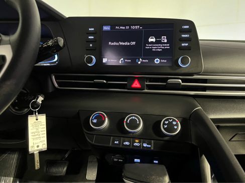 Used 2024 Hyundai Elantra SE FWD image 12