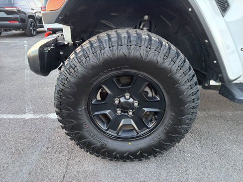 Used 2022 Jeep Gladiator Mojave w/ LED Lighting Group image 10