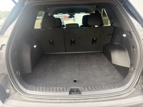 Used 2025 GMC Terrain Elevation FWD image 17