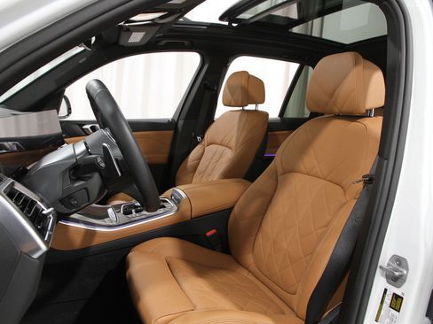 Certified 2026 BMW X5 M60i image 5