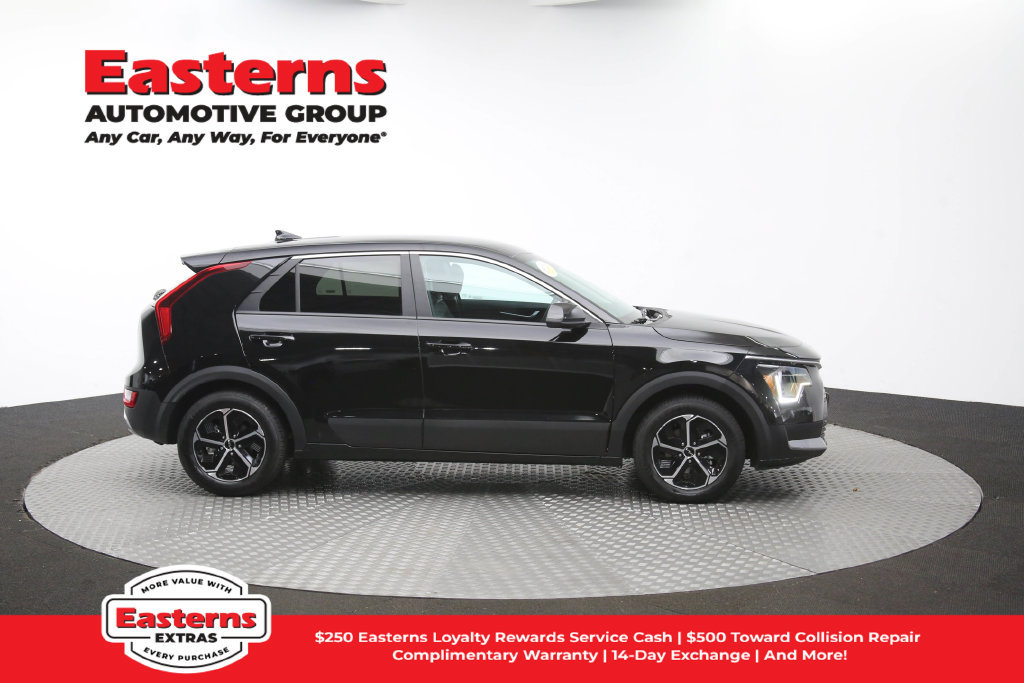 Used 2025 Kia Niro LX FWD image 44
