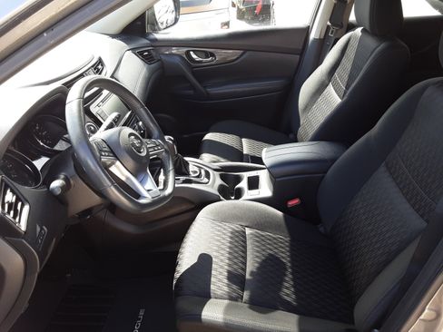 Used 2018 Nissan Rogue SV image 10