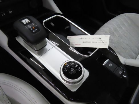 New 2025 Mitsubishi Outlander SEL image 14