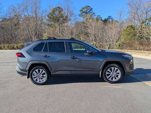 Used 2023 Toyota RAV4 XLE Premium image 4