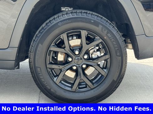 Used 2025 Jeep Grand Cherokee Altitude AWD/4WD image 9